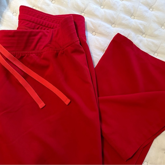 FIGS Technical - Livingston Scrub Pant ***POP RED!*** - Picture 8 of 8